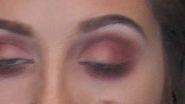 Burgundy Plum Smokey Eye смотреть онлайн