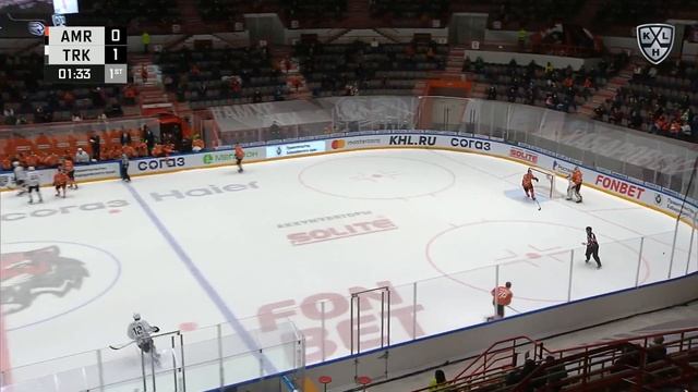 Vlad Ushenin lays solid hit on Pilut смотреть онлайн