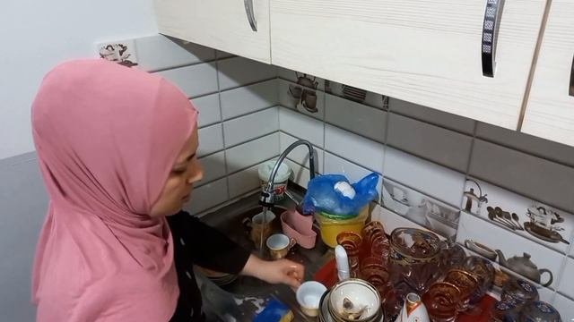 Ежедневная уборка и  перестановка.  Хар кунлик уй тозалаш .