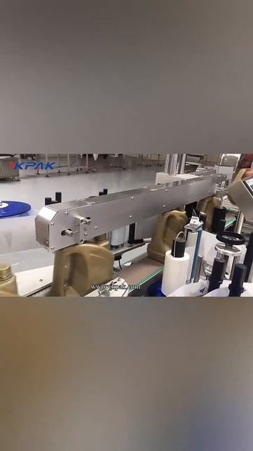 автоматическая машина для наклеивания этикеток на плоскую бутылку с двух сторон