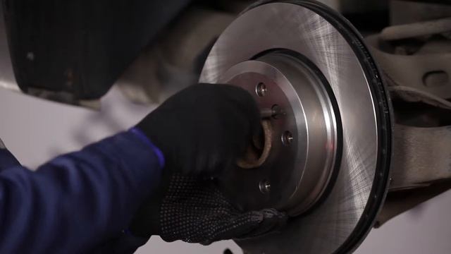 Sådan udskifter du bremseskiver bagtil og bremseklodser bagtil på BMW X3 E83 [GUIDE] смотреть онлайн
