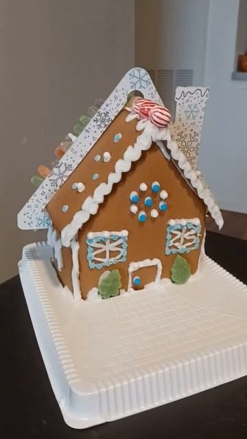 Gingerbread house 🏠 #christmas #craft #diy #food #gingerbread #gingerbreadhouse #foryou #shorts смотреть онлайн
