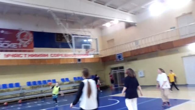 Играет разный возраст. смотреть онлайн