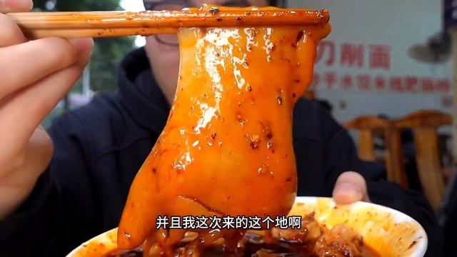 超烂糊的一整根蹄花，蘸水和剁椒都非常的好吃，一口下去太爽了！#美食#吃货#成都#蹄花#探店 смотреть онлайн