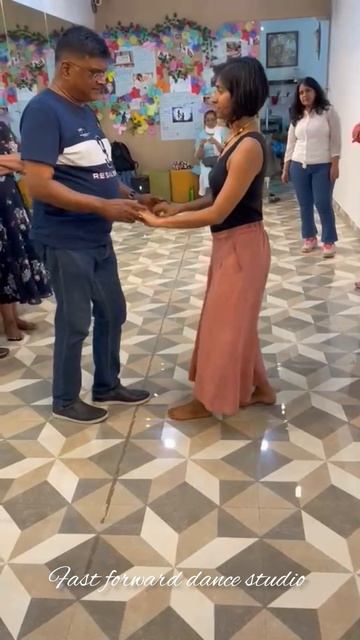 salsa basic footsteps. one step at a time . #youtubeshorts #dancemoves