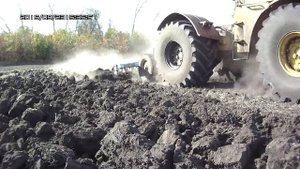 Трактор Кировец  К-700А. Вспашка зяби плугом ПБС-8