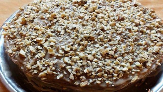 Медовик день-ночь с орехами