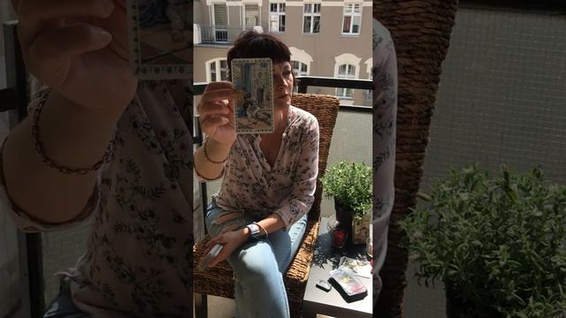 Рыбы любовь июнь таро расклад