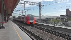 Электропоезд ЭС2ГП-002 "Ласточка" (ТЧ-96) следует по 3-му гл. пути.
