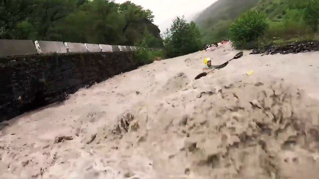 Rafting in Georgia. Aragvi river. / TrippyDays.com смотреть онлайн