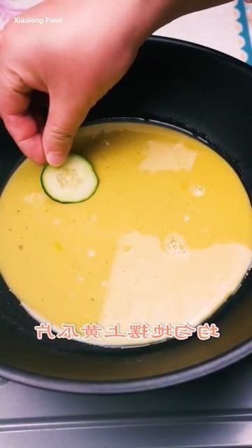 High-end ingredients, often only need to use the simplest cooking method - cucumber egg roll #我和食雲馬 смотреть онлайн