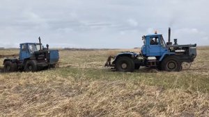 Спасение трактора ХТЗ Т-150К-09, застрявшего в болоте