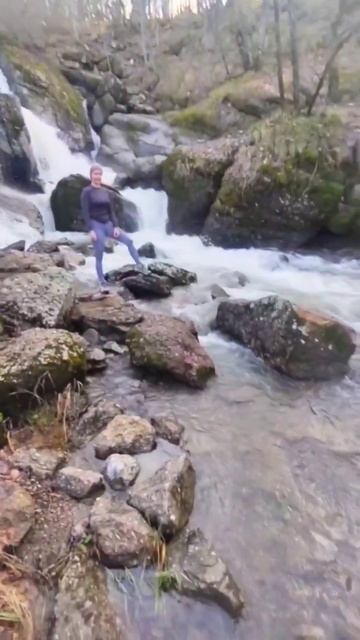 Водопад Кук-Караук, Ишимбайский р-н,р.Башкортостан.  53°36′04″ с. ш. 56°41′05″ в. д.Высота12м смотреть онлайн