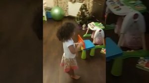 Машина едет далеко