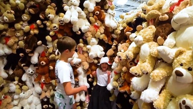 Мисс Кэйти и Мистер Макс (Miss Katy) Кэти и Макс развлекаются в Музее селфи