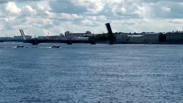 Акватория Невы, залпы с Петропавловской крепости смотреть онлайн