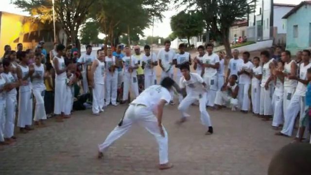 capoeira esquiva  em euclides da cunha - professor manhoso смотреть онлайн