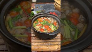 Жареная рыба с лемонграссом и супом из моллюсков Тонъюм в деревенском стиле