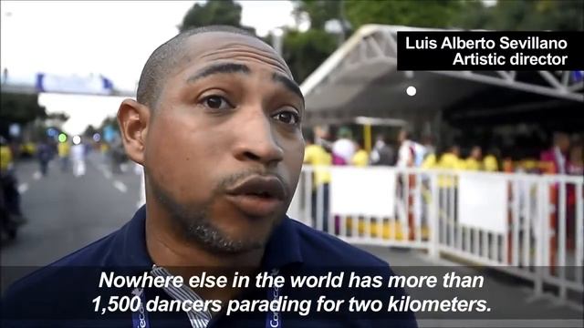 Colombia: Salsa dancers parade in the streets of Cali смотреть онлайн