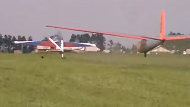 Взлет планера "Бланик" Л-13 за самолетом Як-55. (Rise glider "Blanik" L-13 for the Yak-55)