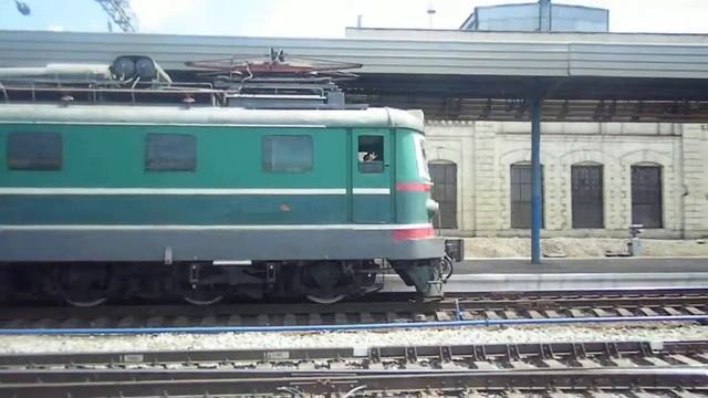 ЧС2-400 с поездом Москва-Керчь смотреть онлайн