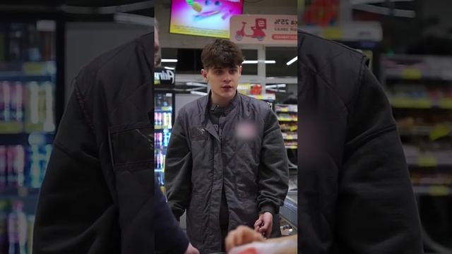 ⁉️ Хотят побить. Что делать??? 
Финал неожиданный, смотрите до конца! 

#Pov #story #юмор