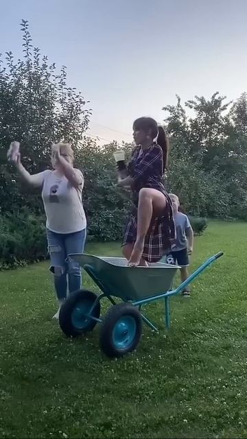 Кому-то и тачка...