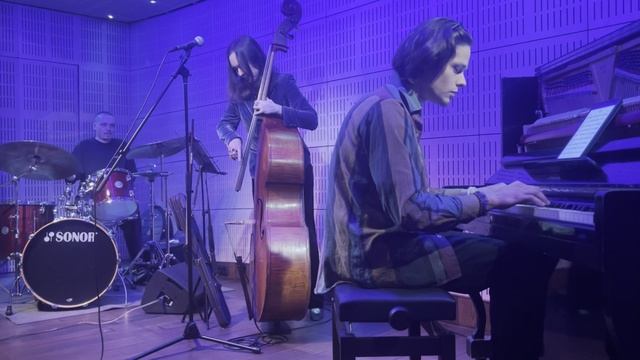 Jazzhouse trio  Im sorry