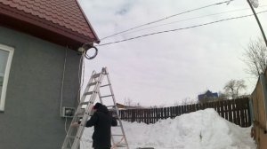Установил камеру видео наблюдения в доме
