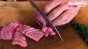 Паста с чесночным маслом, чили и тунцом