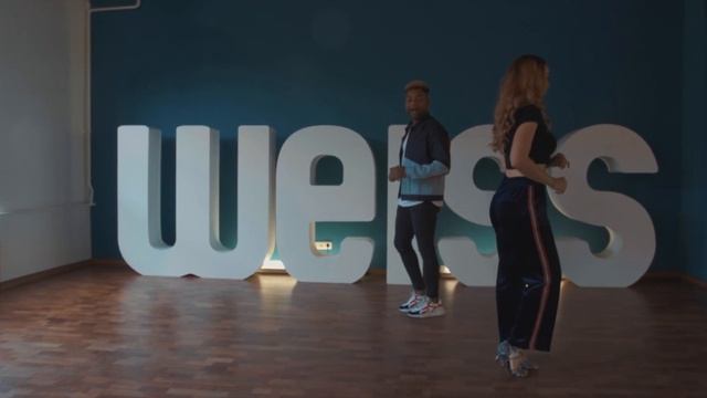 TANZSCHULE WEISS Salsa Damensolo nach links Enchufla