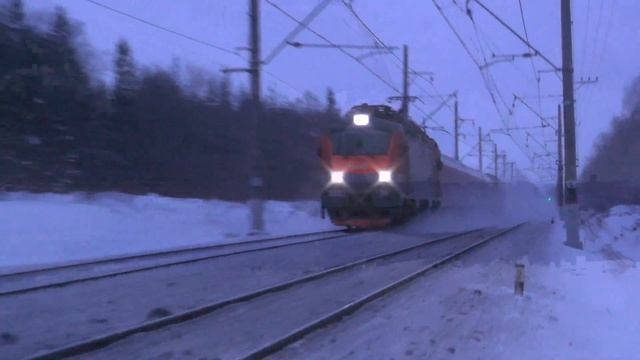 Электровоз ЭП20-011 с фирменным поездом "Полонез" смотреть онлайн