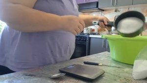 Домашний влог ЗАВОЖУ ТЕСТО ДЛЯ КУЛИЧА работа разделена на три видео 1 ЧАСТЬ.