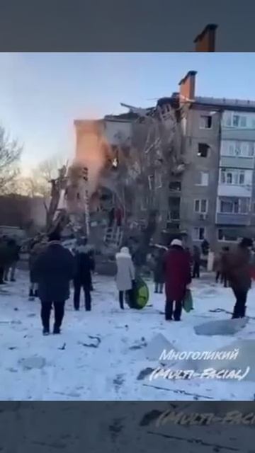 Подъезд жилого дома обрушился в городе Ефремов Тульской области из-за взрыва газа смотреть онлайн