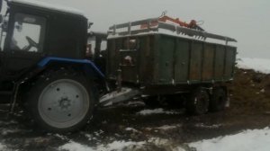 Вывоз силоса на МТЗ-82 по первому снегу. (гололед)