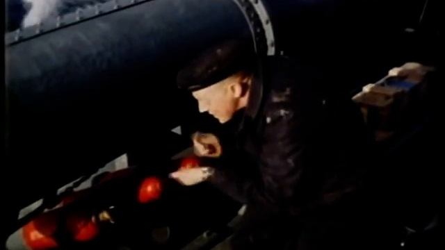 Operasjon Sjøsprøyt! - "Jenter, Jenter, Jenter, Jenter" смотреть онлайн