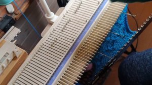 виды переплетений на однофонтурных машинах; вязание прессового узора, образцы узоров