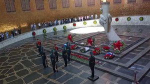 Мамаев курган. Смена караула.