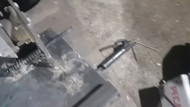 Быстросъем ковша на минипогрузчик.