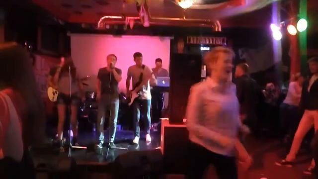Кавер бенд D.I.S.C.O. в Harat's Pub Саранск - VID 20161014 222659 смотреть онлайн