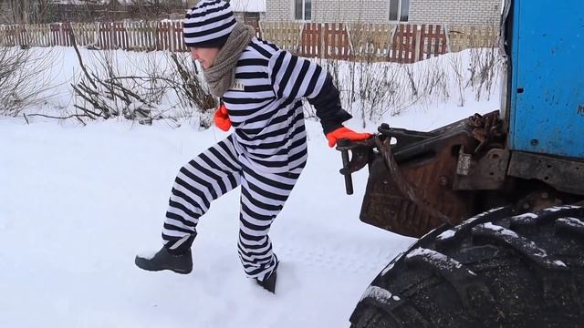 СИРЕНОГОЛОВЫЙ Испортил Синий Трактор и Прогнал Воришку Полицейский Помогает