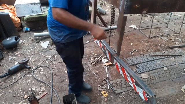 colocando para-choque traseiro no Mercedes 113 смотреть онлайн