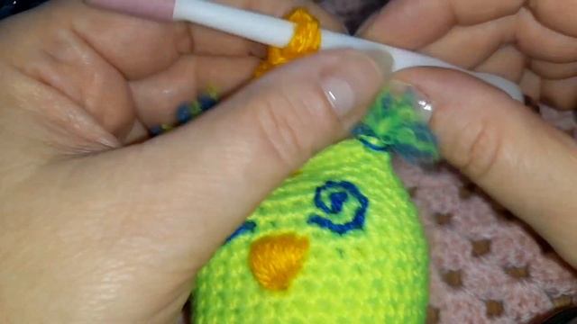 Извязываю остатки. ( небольшие нарезанные ниточки пошли в ход 😉.) смотреть онлайн