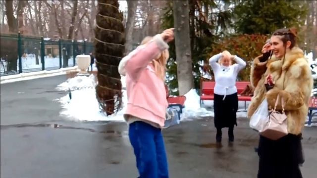 КАК СЕГОДНЯ ЯРКО В НЕБЕ СОЛНЦЕ СВЕТИТ смотреть онлайн