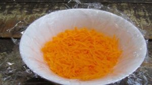 Слоеный салат с рисом морковью и свининой