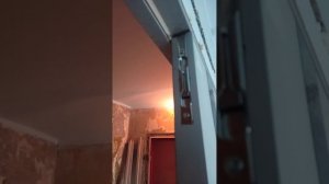 установка двойной двери магнитные защёлки