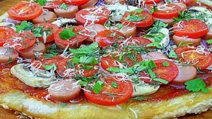 Открытый пицца-пирог на сковороде