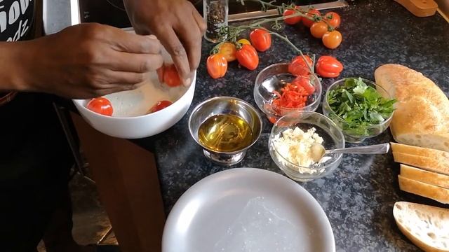 Worldfamousfoodz Baked Feta Cheese & Tomatoes!! смотреть онлайн