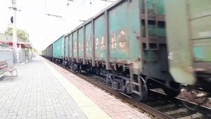 Электровоз ВЛ10У-1009 с грузовым поездом