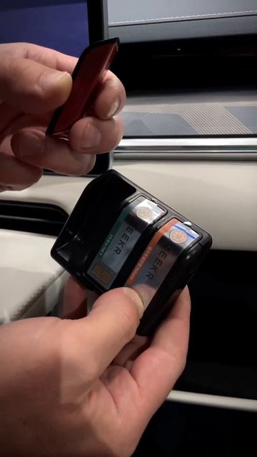 Как заменить ароматизатор в Zeekr 001? смотреть онлайн